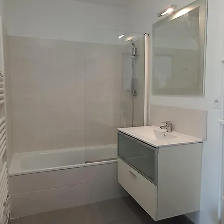 Апартаменты 2p A Argeles-sur-mer: Clim, Terrasse, Piscine, Parking, Proche Plages Et Commerces - Fr-1-776-14 *